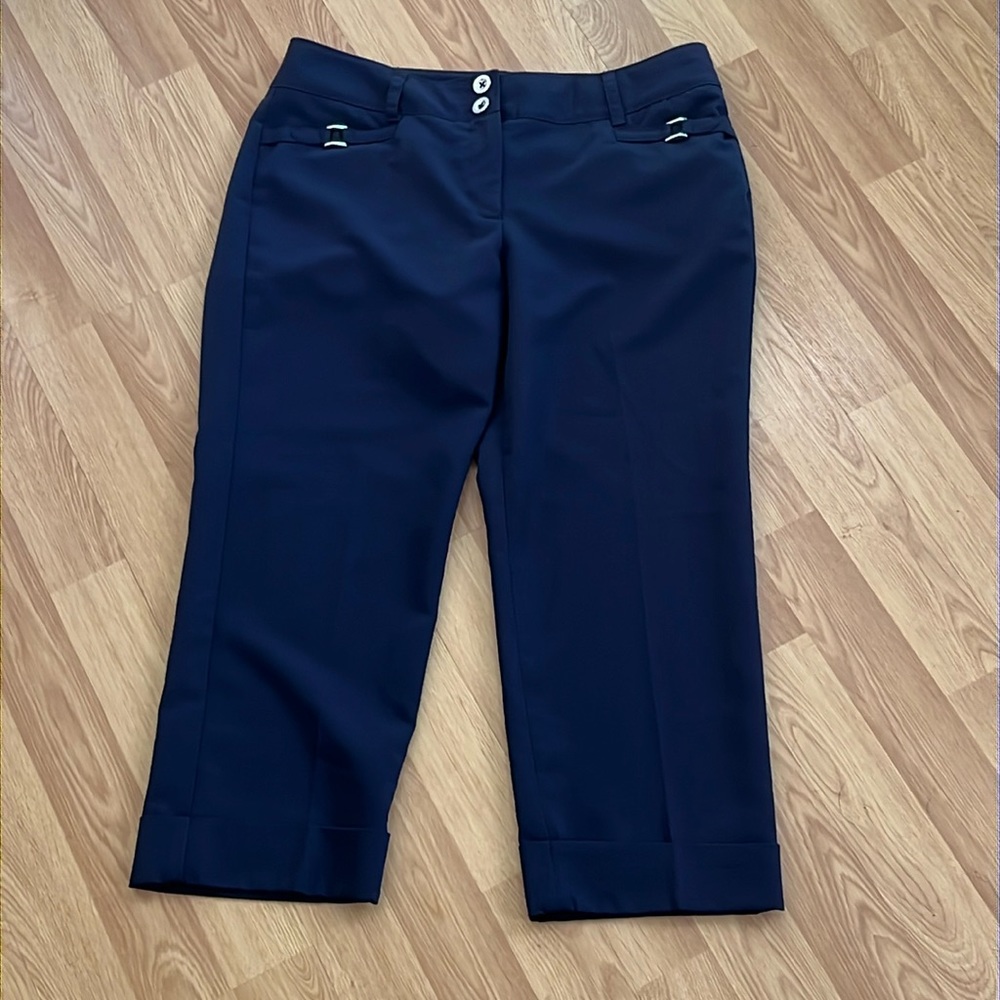 Roz & Ali Navy Blue Capris size 4